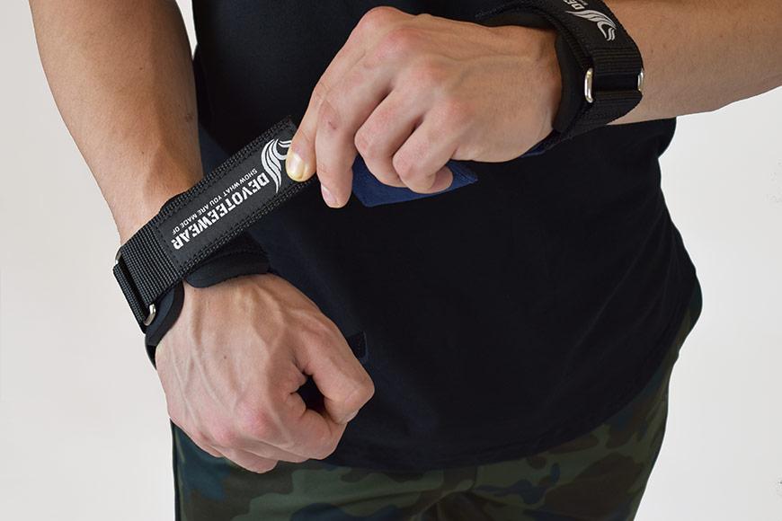 D Straps.